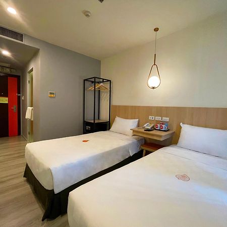 Go Hotels Plus Mandaluyong Exterior photo