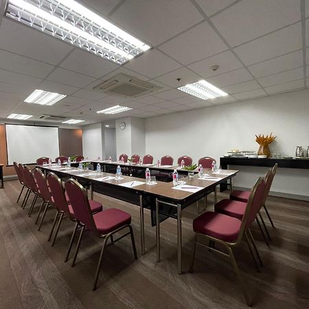 Go Hotels Plus Mandaluyong Exterior photo