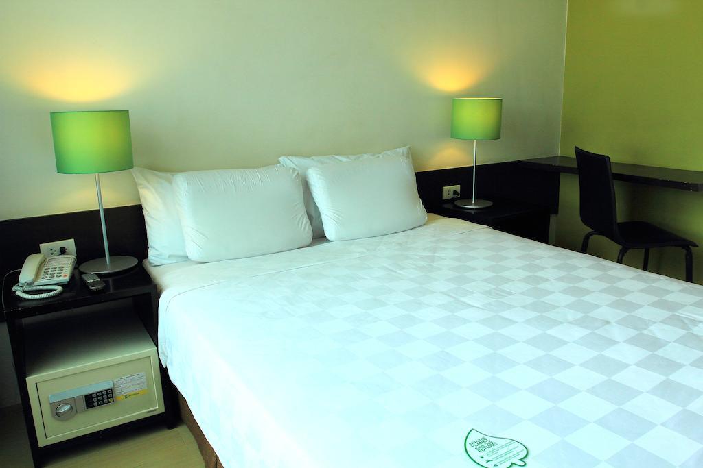 Go Hotels Plus Mandaluyong Room photo