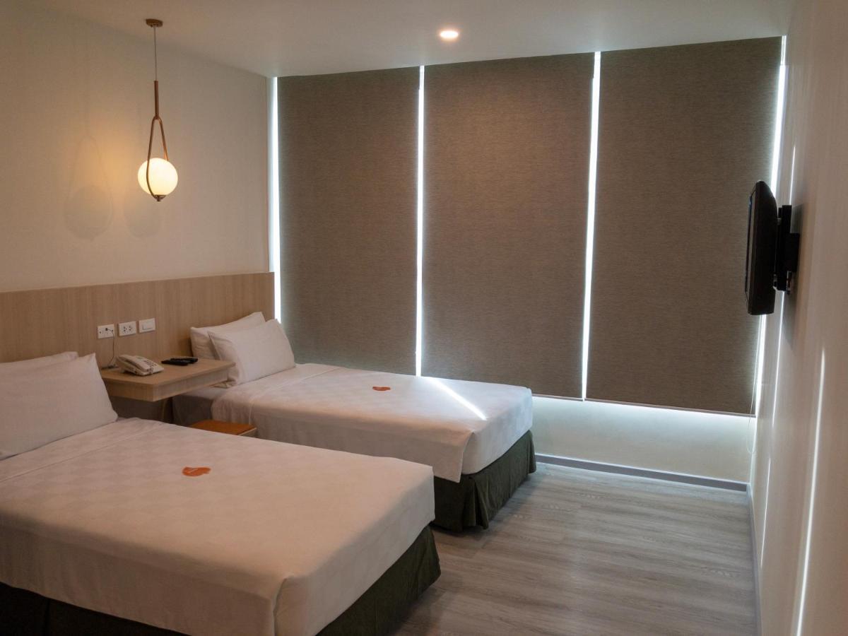 Go Hotels Plus Mandaluyong Exterior photo