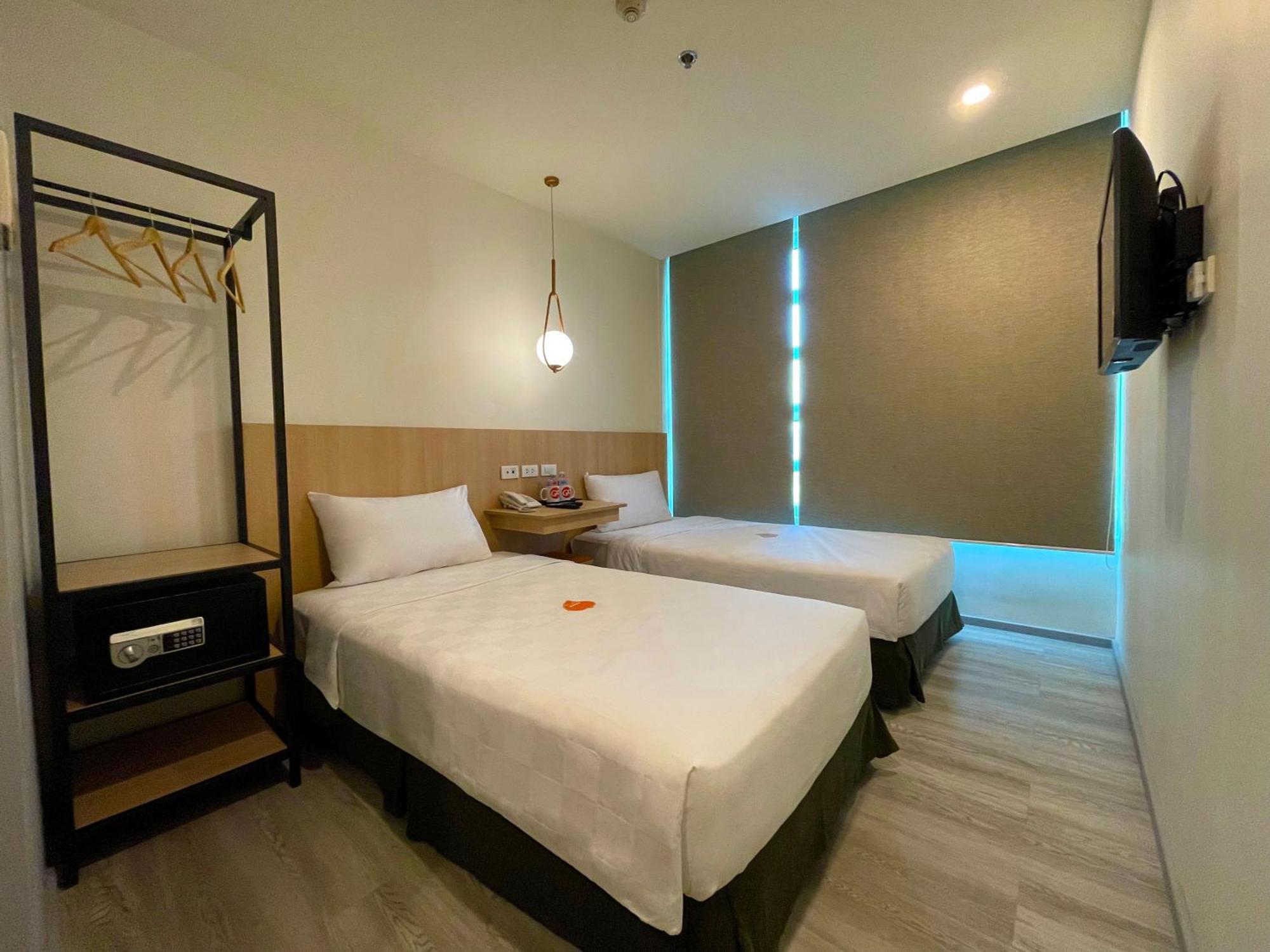 Go Hotels Plus Mandaluyong Exterior photo