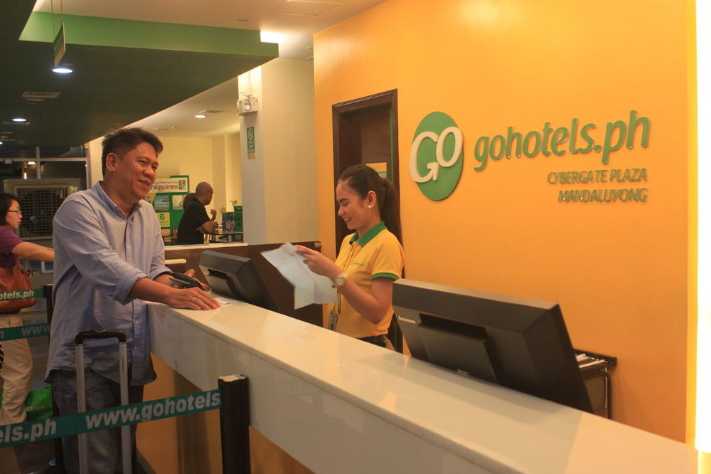 Go Hotels Plus Mandaluyong Manila Exterior photo