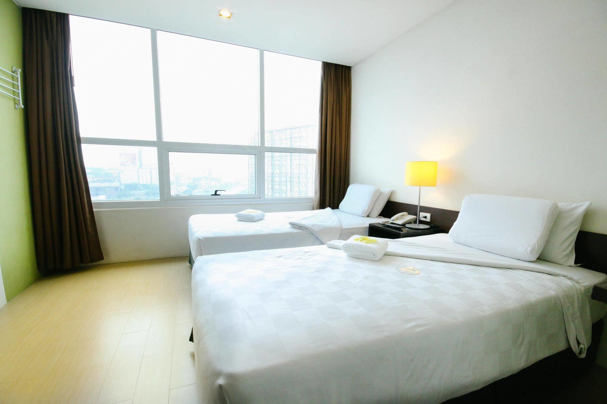 Go Hotels Plus Mandaluyong Exterior photo