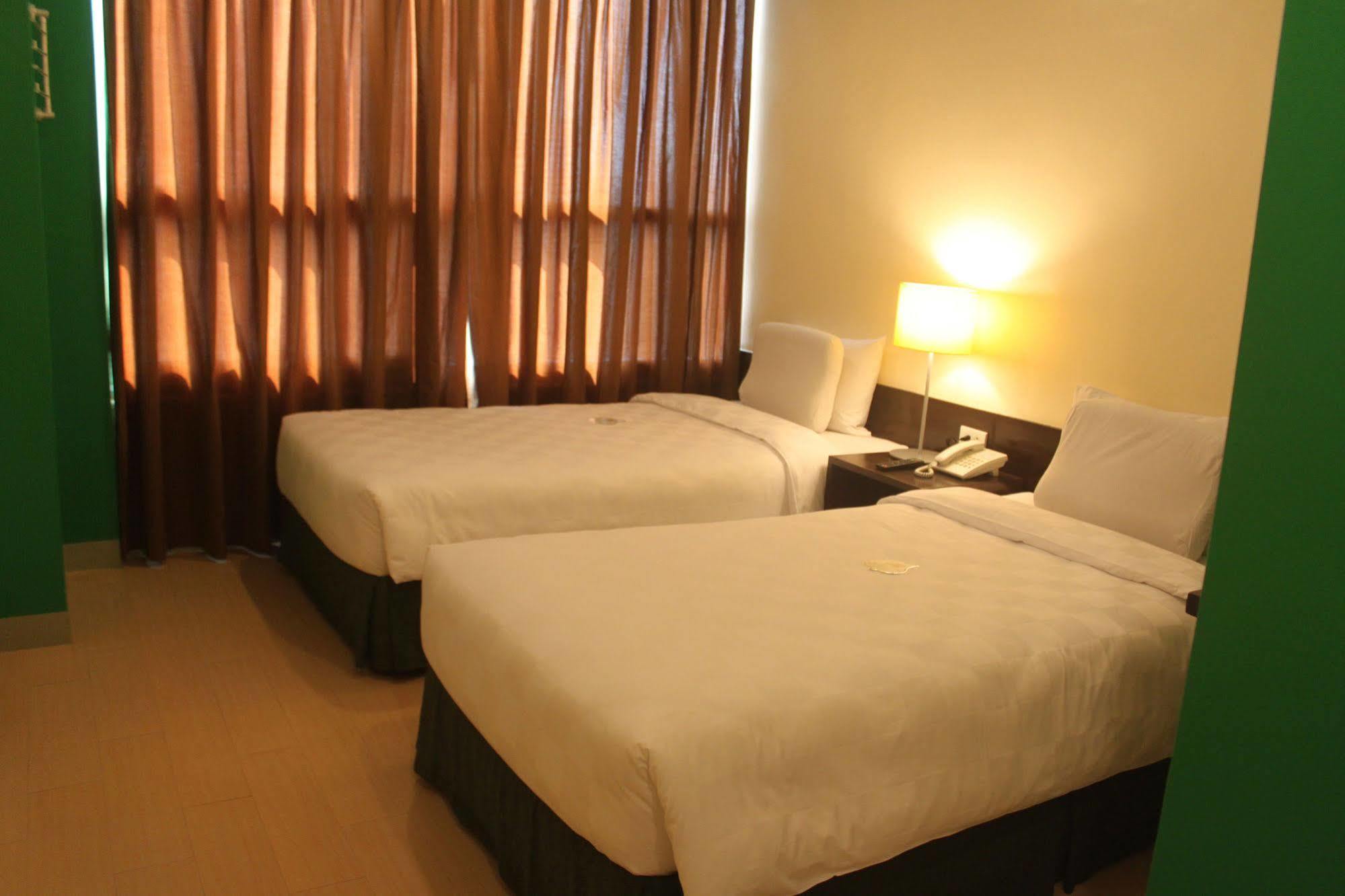 Go Hotels Plus Mandaluyong Exterior photo
